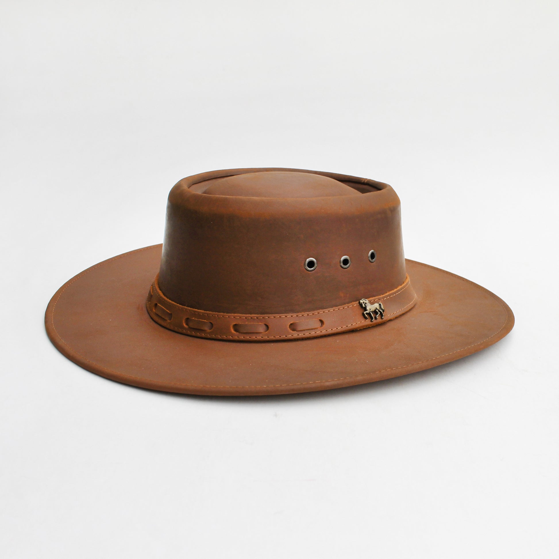 Sombreros artesanales de calidad premium. Elegancia y estilo único para quienes visten con intención. Regalo corporativo exclusivo.