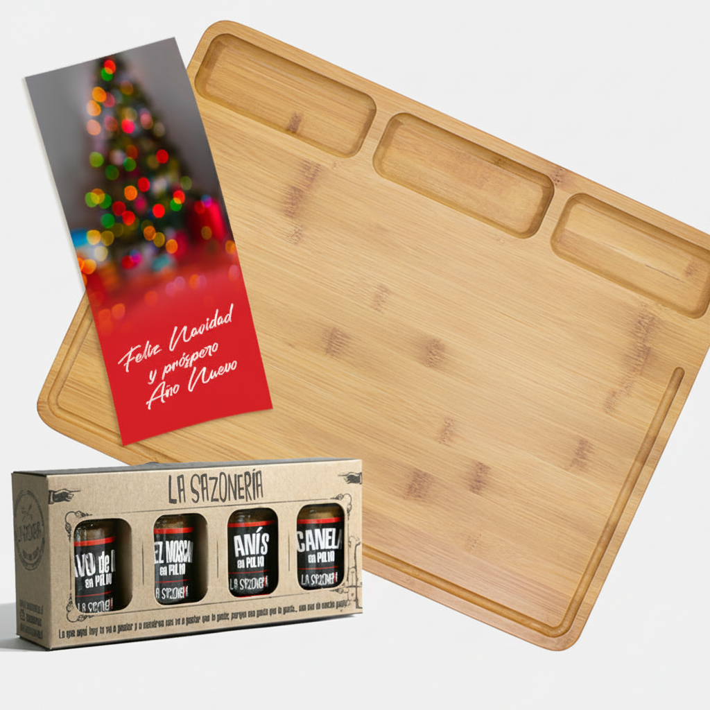 Tabla de bambú con compartimentos y set de especias navideñas. Presentación en bolsa de tela con tarjeta personalizada y logo corporativo. Ideal para regalos de fin de año.